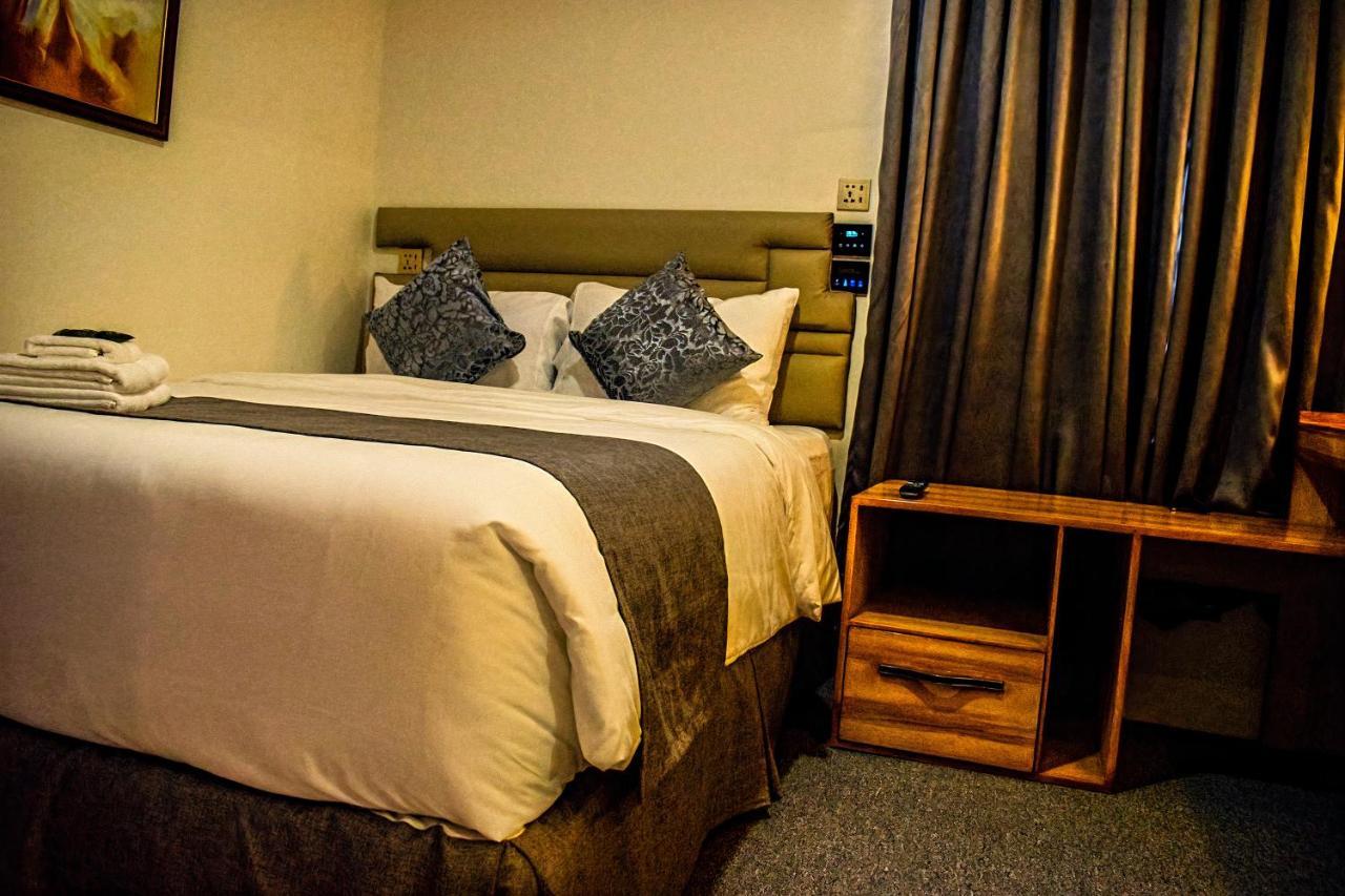Sempre Premier Inn - Mactan Airport Hotel Lapu-Lapu City Buitenkant foto